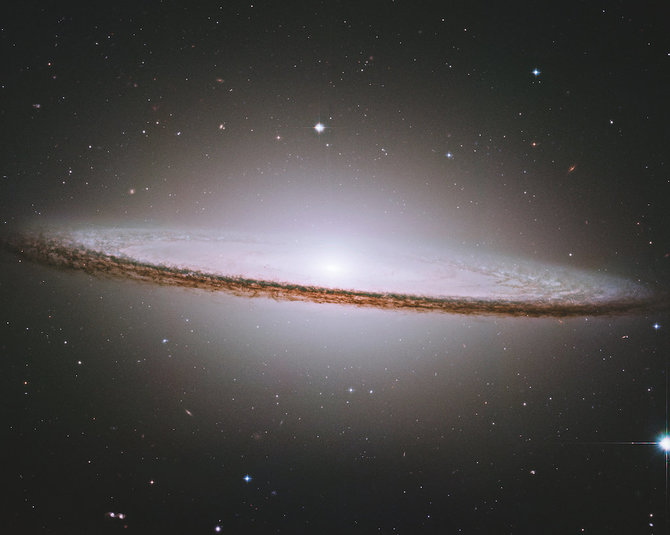 NASA/Hubble Heritage team/Messier 104 galaktika, dar vadinama Sombrero galaktika dėl savo formos