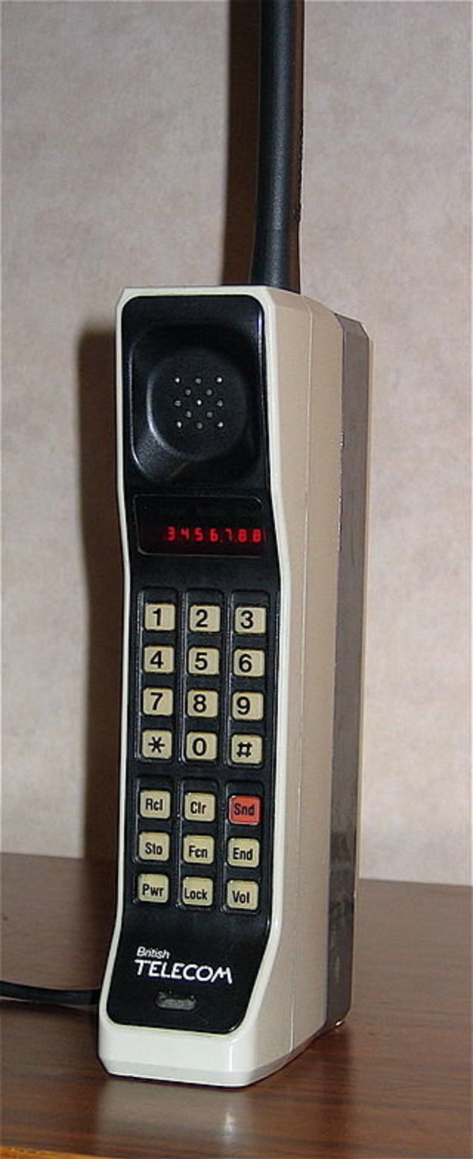 Tele2/1G Motorola DynaTAC 8000X Pirmasis mobilusis telefonas