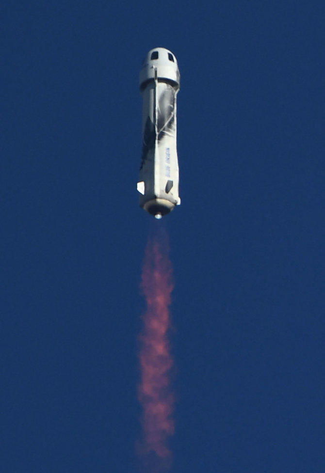 AFP/„Scanpix“ nuotr./„Blue Origin“ antroji pilotuojamą misija į kosmosą su „New Shepard“ raketa