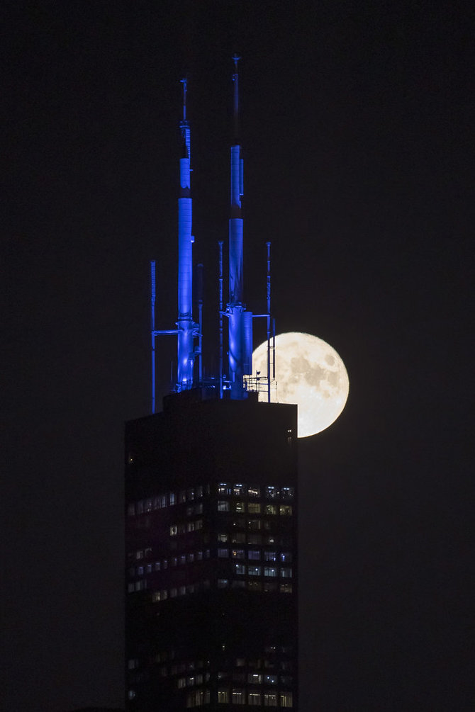 ZUMAPRESS / Scanpix nuotr./Mėlynasis Mėnulis Čikagoje, Ilinojaus valstijoje