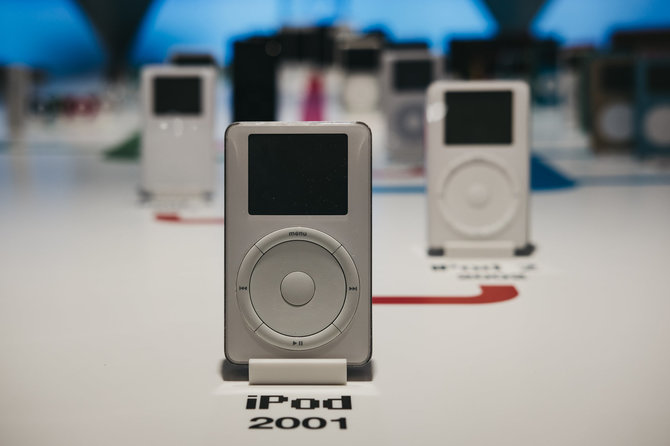 123RF.com nuotr./Pirmasis „iPod“ išleistas 2001 m. spalio 23 d.