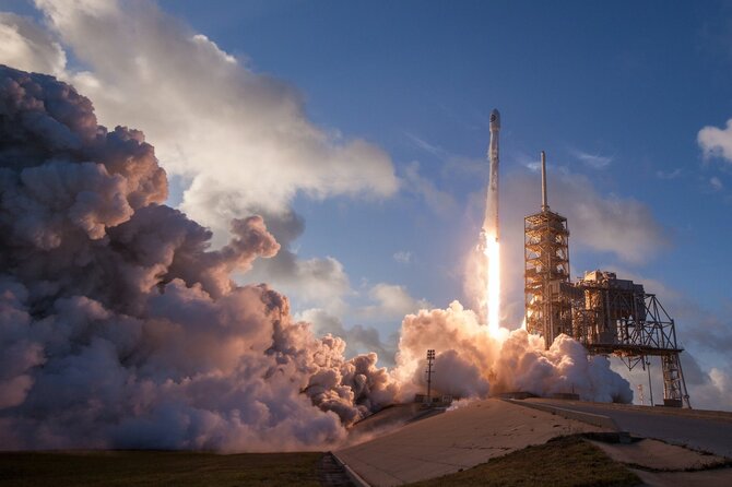 Unsplash nuotr./SpaceX Falcon 9 rocket launch