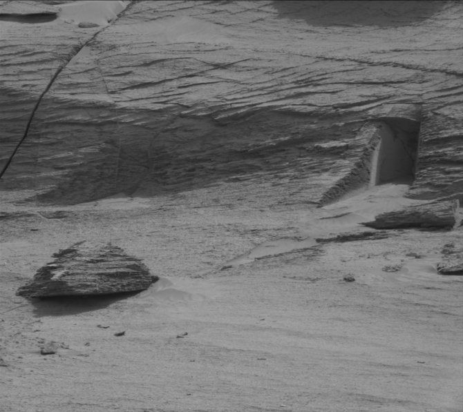 NASA/JPL-Caltech/MSSS/Nuotrauka iš Marso, kurioje matoma durų iliuzija