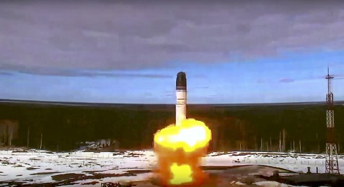 „Scanpix“/AP nuotr./2022 m. balandžio 20 d. vykęs „Sarmat“ tarpžemyninės balistinės raketos bandymas Rusijoje