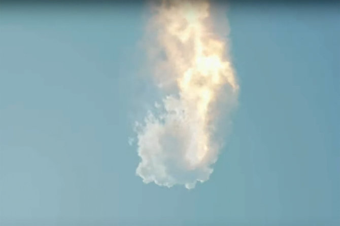 „Reuters“/„Scanpix“ nuotr./„Starship“ raketos sprogimo akimirka