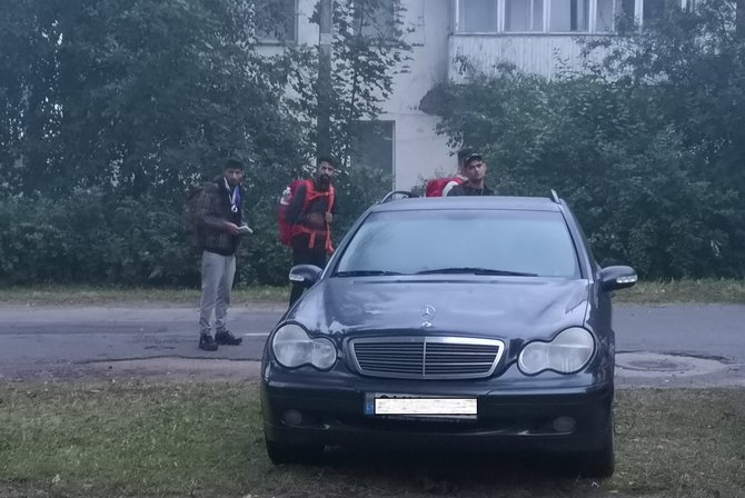 15min skaitytojo nuotr./Į Dieveniškes atėję migrantai