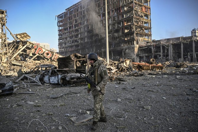 AFP/„Scanpix“ nuotr./Kyjive subombarduotas lietuvių valdomas prekybos centras „Retroville“