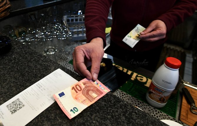 AFP/„Scanpix“ nuotr./Kroatijoje 2023 m. sausio 1 d. įvestas euras 