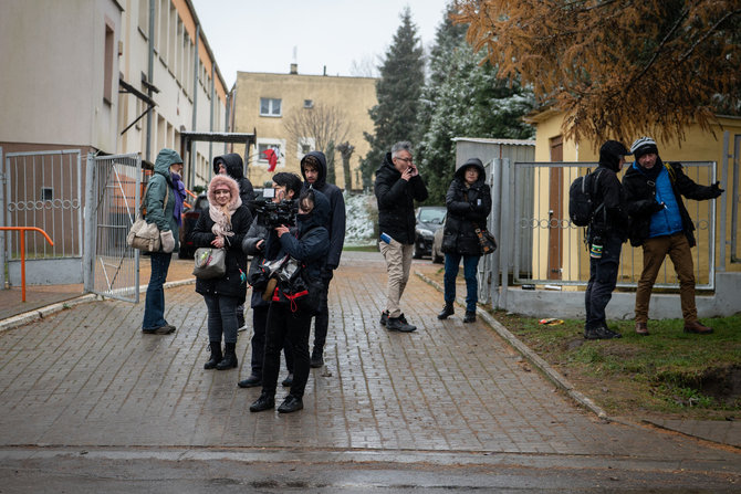 Gabrielės Navickaitės / 15min nuotr./Pševoduvo kaimą užplūdo žurnalistai iš viso pasaulio. Lenkija, 2022 m. Lapkričio 17 d. 