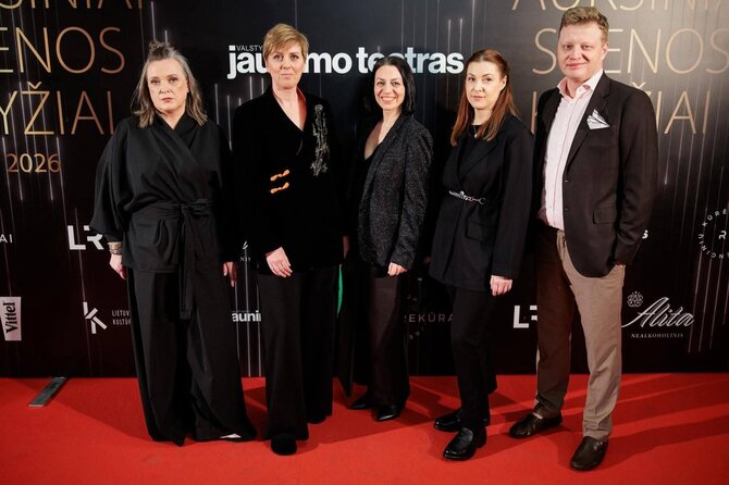Asmeninio archyvo nuotr./Neringa Keršulytė, Justina Jukonytė ir spektaklio aktoriai Lijana Muštašvili, Erika Gaidauskaitė, Karolis Algimantas Butvidas