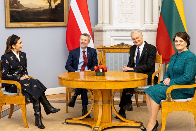 Pauliaus Peleckio / BNS nuotr./Danijos Karaliaus Frederiko X ir karalienės Mary oficiali pasitikimo ceremonija prezidentūroje