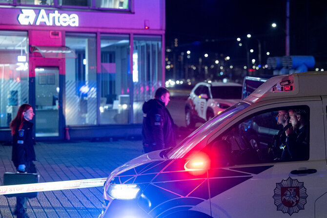 Pauliaus Peleckio / BNS nuotr./Išpuolis banko skyriuje Vilniuje: policija mieste gaudo dujomis ginkluotą įtariamąjį