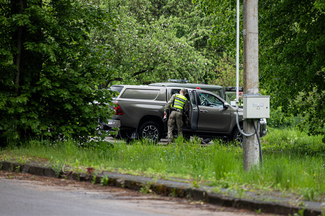 Pauliaus Peleckio / BNS nuotr./Gudžių kaime Karo policija ir Lietuvos kariuomenė ieško drono