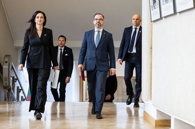 Pauliaus Peleckio / BNS nuotr./Inga Ruginienė susitiko su ekonomikos ir inovacijų ministru Edvinu Grikšu, vidaus reikalų ministru Vladislavu Kondratovičiumi ir krašto apsaugos ministru Robertu Kaunu