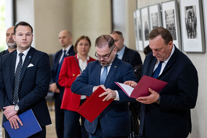 Pauliaus Peleckio / BNS nuotr./Inga Ruginienė susitiko su ekonomikos ir inovacijų ministru Edvinu Grikšu, vidaus reikalų ministru Vladislavu Kondratovičiumi ir krašto apsaugos ministru Robertu Kaunu
