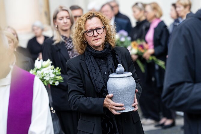 Pauliaus Peleckio / BNS nuotr./Į paskutiniąją kelionę išlydima poetė Violeta Palčinskaitė