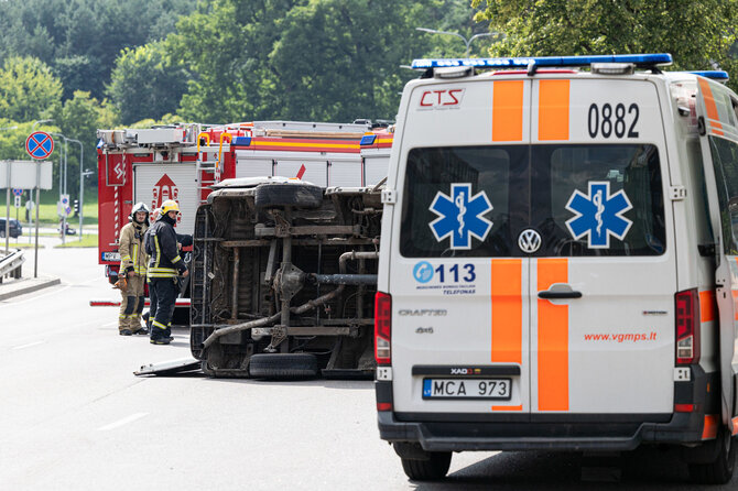 Pauliaus Peleckio / BNS nuotr./Avarija kurioje nukentėjo greitosios pagalbos automobilis