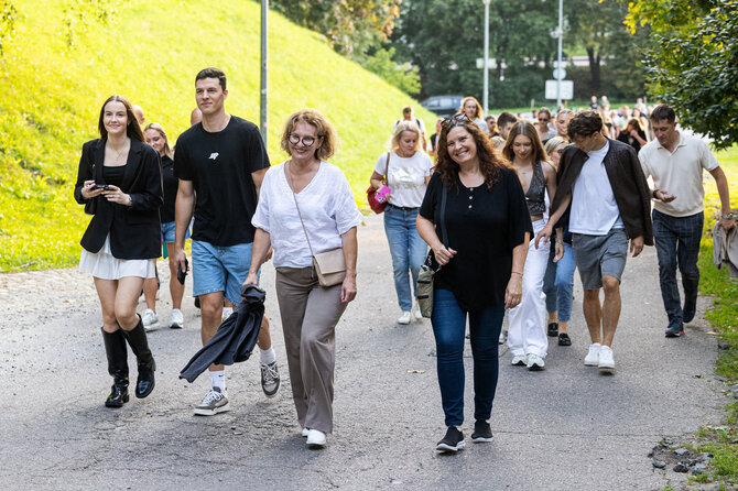 Pauliaus Peleckio / BNS nuotr./Gerbėjai renkasi į SEL koncertą Kalnų parke