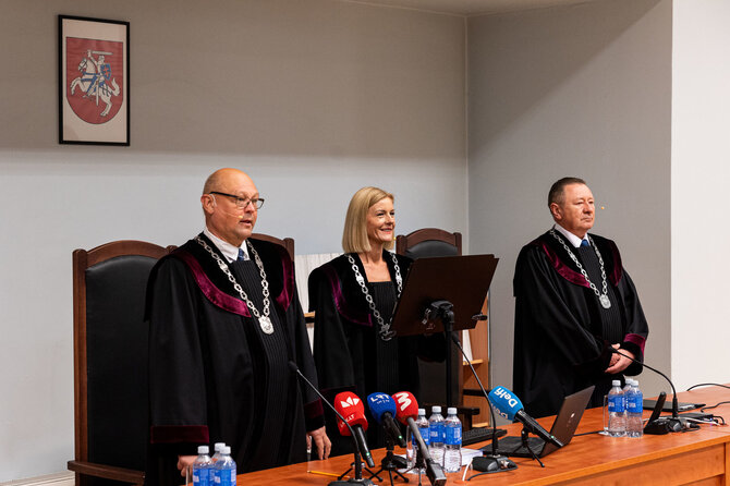 Pauliaus Peleckio / BNS nuotr./Riaušių prie Seimo bylos nuosprendžio skelbimas: teisėjų kolegija