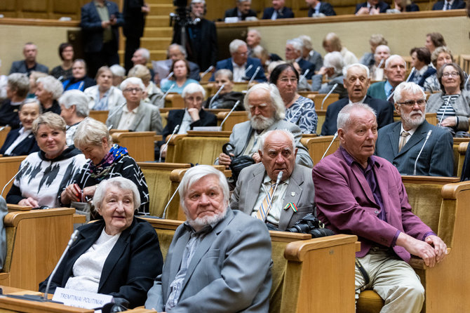 Pauliaus Peleckio / BNS nuotr./Gedulo ir vilties bei Okupacijos ir genocido dienų minėjimas Seime