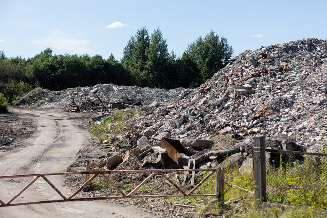 Bendrovės „Vilnius Town group“ statybinių atliekų aikštelė 2022 m. vasarą