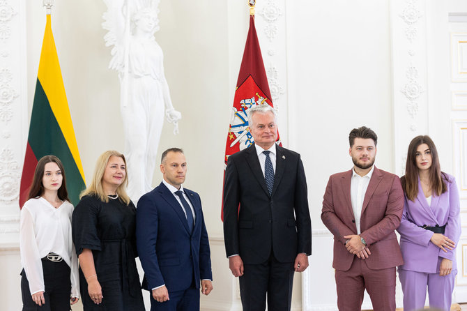 Pauliaus Peleckio / BNS nuotr./Specialiųjų tyrimų tarnybos vadovo Lino Pernavo ir pavaduotojų priesaika