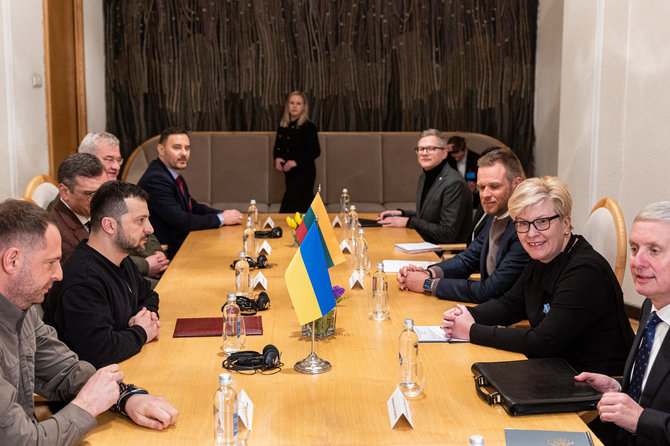 Pauliaus Peleckio / BNS nuotr./Ministrė Pirmininkė Ingrida Šimonytė susitiko su Ukrainos Prezidentu Volodymyru Zelenskiu