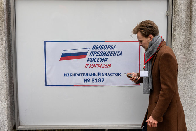 Pauliaus Peleckio / BNS nuotr./Rusijos piliečiai Vilniuje balsuoja prezidento rinkimuose