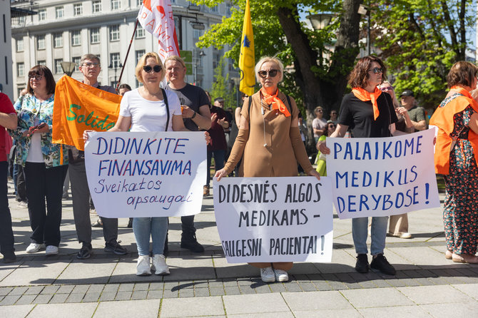 Patricija Adamovič / BNS nuotr./Profesinių sąjungų eitynės ir protestas
