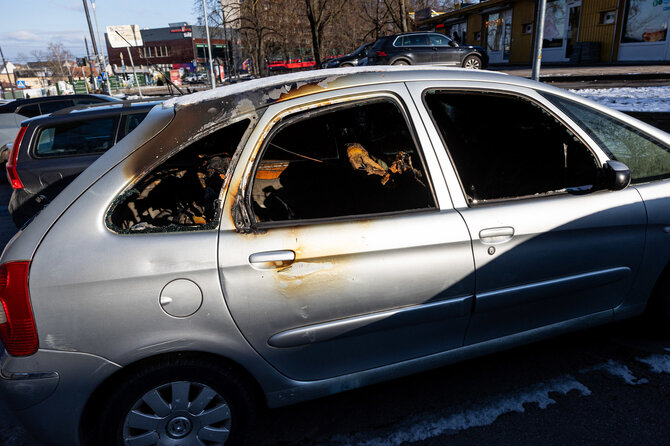 Pauliaus Peleckio / BNS nuotr./Apleisti automobiliai su lenkiškais valstybiniais numeriai stoties rajone