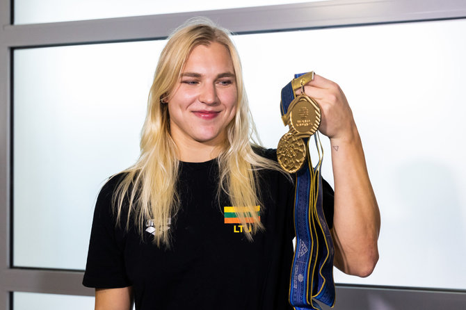 G.Skaraitienės / BNS nuotr./Rugpjūtį iš pasaulio čempionato R.Meilutytė pasivežė du aukso medalius