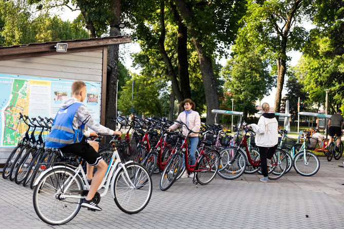 Gretos Skaraitienės / BNS nuotr./Nuo velomobilių, dviračių ar traukinuko - Palanga atidaro transporto nuomos sezoną