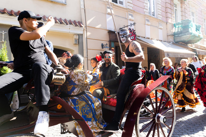 Gretos Skaraitienės / BNS nuotr./Kasmetinė tarptautinio romų festivalio GYPSY FEST eisena