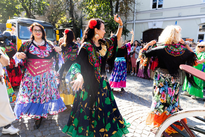 Gretos Skaraitienės / BNS nuotr./Kasmetinė tarptautinio romų festivalio GYPSY FEST eisena