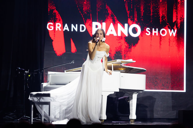 Gretos Skaraitienės / BNS nuotr./Ievos Dūdaitės pasirodymas „Grand Piano Show“ 