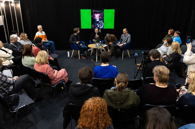 Skirmantas Lisauskas/ BNS nuotr./Maksymo Kryvcovo knygos „Eilėraščiai iš šaudymo angos“ pristatymas