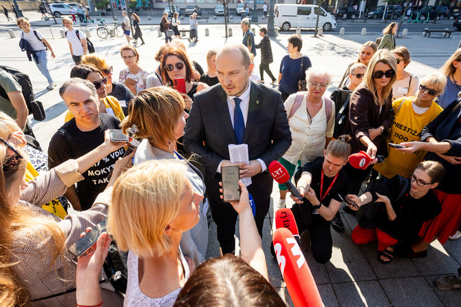 Skirmanto Lisausko / BNS nuotr./Prie Vyriausybės prasideda mokytojų streikas