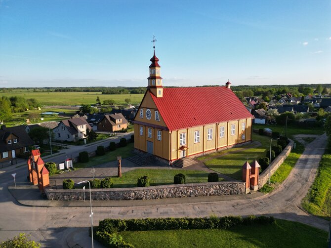 Varnių regioninio parko archyvo nuotr. / Varnių šv. Aleksandro bažnyčia