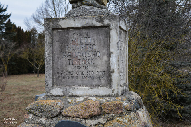  „Vieškeliu dundant“ (Ados Alejūnaitės) nuotr. / Gikoniai – Henriko Radausko (1910–1970) tėviškė (Pakruojo r.)