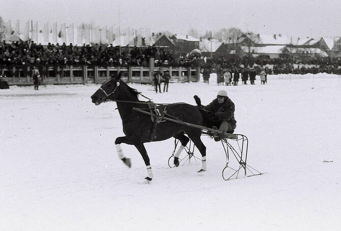 Zarasų rajono savivaldybės archyvo nuotr. / Legendinės žirgų lenktynės