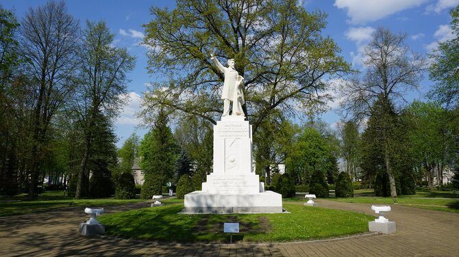Šakių TVIC nuotr. / Paminklas dr. Vincui Kudirkai