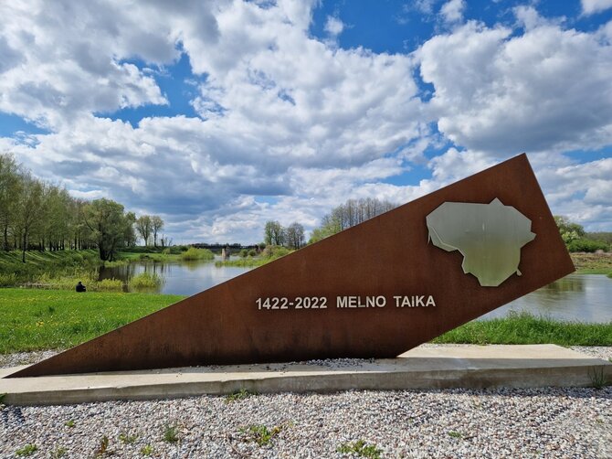 Šakių TVIC nuotr. / Paminklas Melno taikai Kudirkos Naumiestyje