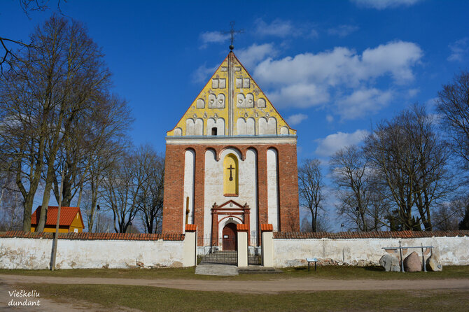 „Vieškeliu dundant“ nuotr. / Skarulių Šv. Onos bažnyčia (Jonavos m.)