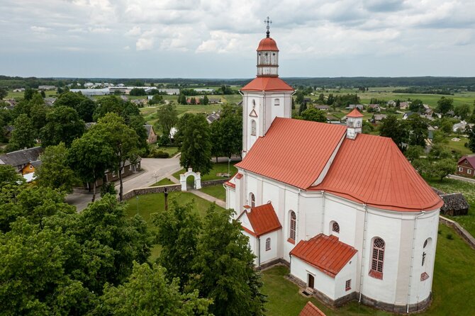 Molėtų TVIC archyvo nuotr. / Videniškių Šv. Lauryno bažnyčia