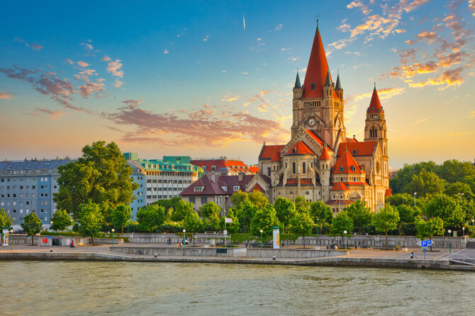 Shutterstock nuotr. / Dunojus ties Viena, Austrija