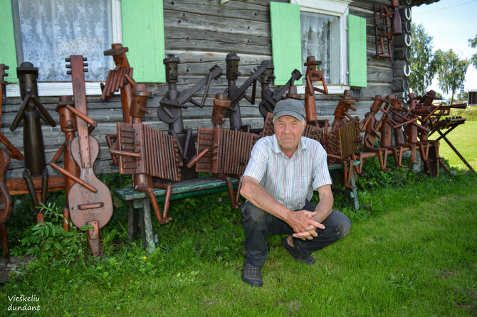 „Vieškeliu dundant“ (Ados Alejūnaitės) nuotr. / Arvydo Zubricko sodyba, Devynduonių kaimas (Kėdainių r.)