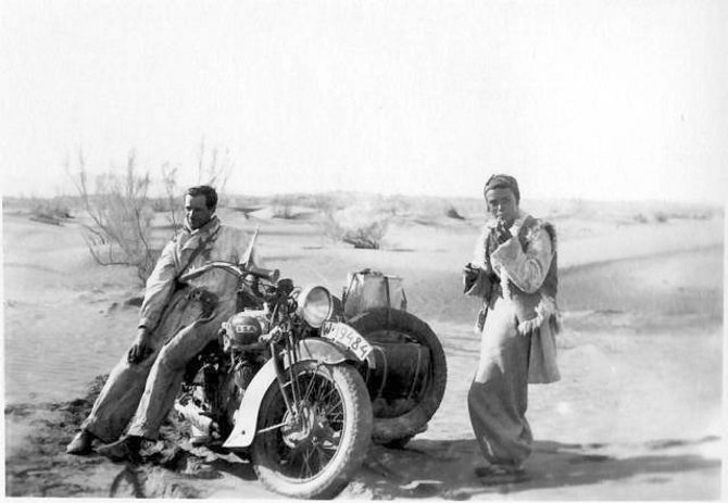 Druskininkų miesto muziejaus archyvo nuotr. / Stanislovas ir Halina Bujakovskiai iš Druskininkų motociklu 1934 m. išvyko į Šanchajų