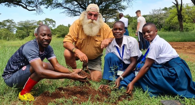 „Kingsley Holgate Foundation“ nuotr. / Kingsley Holgate'o tarpžemyninės ekspedicijos akimirkos Afrikoje