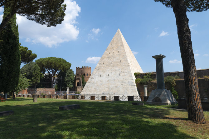 123RF.com nuotr. / Cestijaus piramidė Romoje