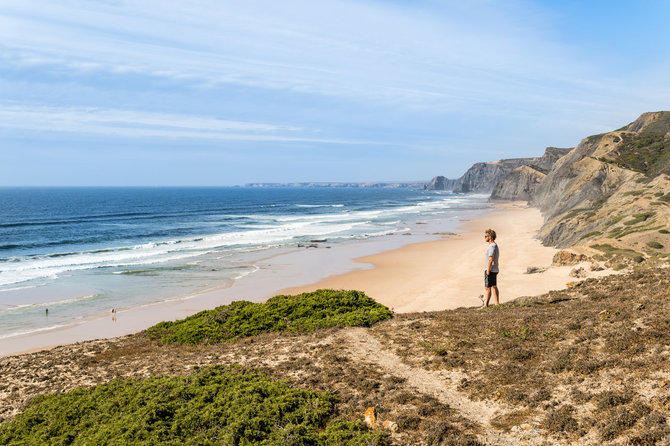 „Algarve Tourism Bureau“ nuotr. / Algarvėje driekiasi net 150 km ilgio auksinė Atlanto vandenyno pakrantė
